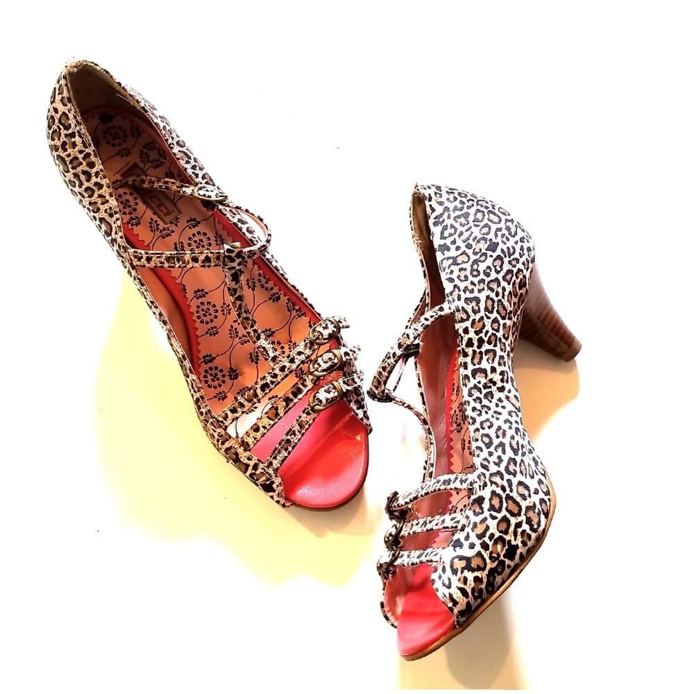 Colcci Pink Leopard Print Italian Low Heel Size 7